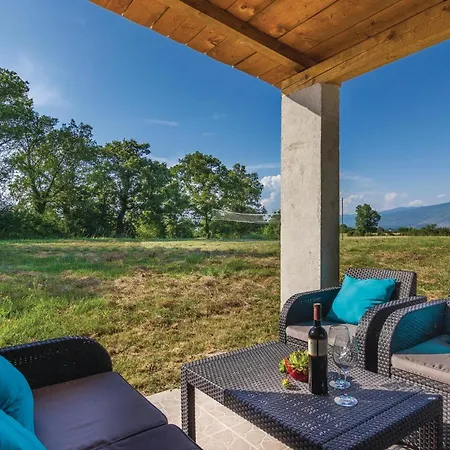 Three-bedroom With An Outdoor Swimming Pool 07 Kršan