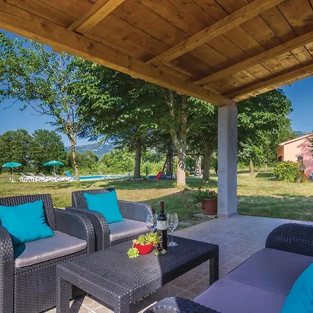 Tatil Evi Three-bedroom With An Outdoor Swimming Pool 07