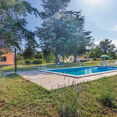 Tatil Evi Three-bedroom With An Outdoor Swimming Pool 07