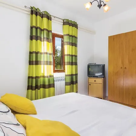 Tatil Evi Three-bedroom With An Outdoor Swimming Pool 07 Kršan