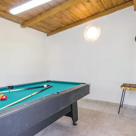 Tatil Evi Three-bedroom With An Outdoor Swimming Pool 07