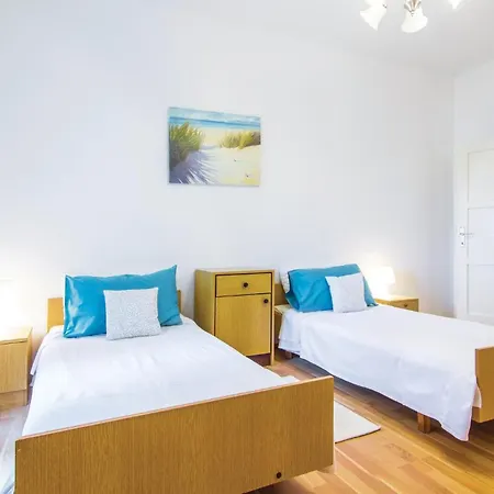 Three-bedroom With An Outdoor Swimming Pool 07 Tatil Evi Kršan
