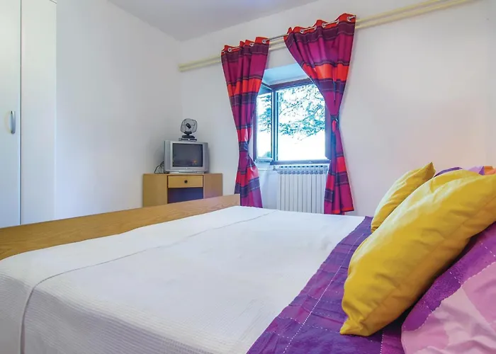 Three-bedroom With An Outdoor Swimming Pool 07 Vakantiehuis