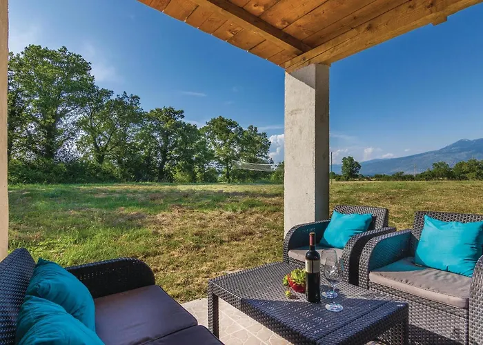 Three-bedroom With An Outdoor Swimming Pool 07 Kršan