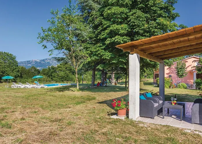 Three-bedroom With An Outdoor Swimming Pool 07 Vakantiehuis *