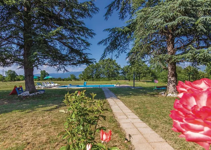 Three-bedroom With An Outdoor Swimming Pool 07 Vakantiehuis *