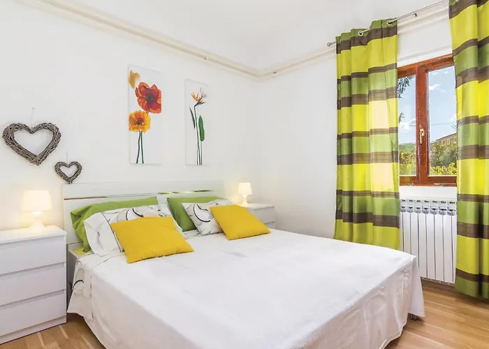 Three-bedroom With An Outdoor Swimming Pool 07 Vakantiehuis