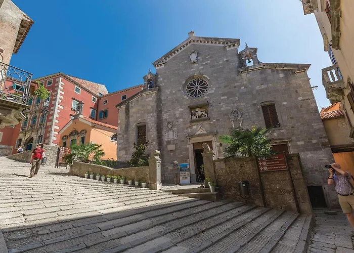 Three-bedroom With An Outdoor Swimming Pool 07 Kršan