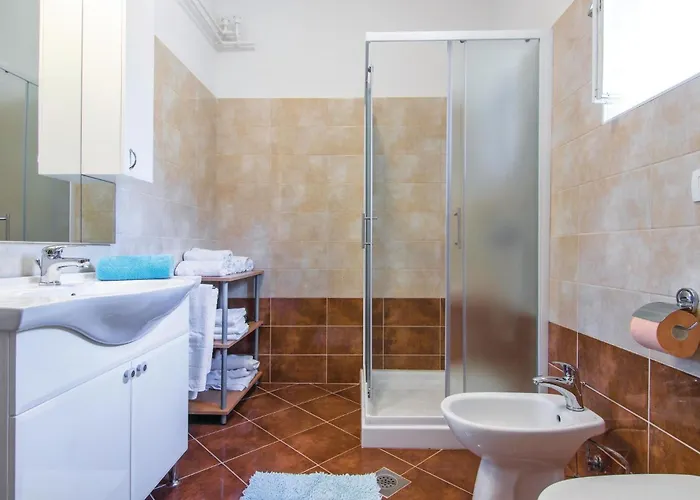 Vakantiehuis Three-bedroom With An Outdoor Swimming Pool 07 Kršan